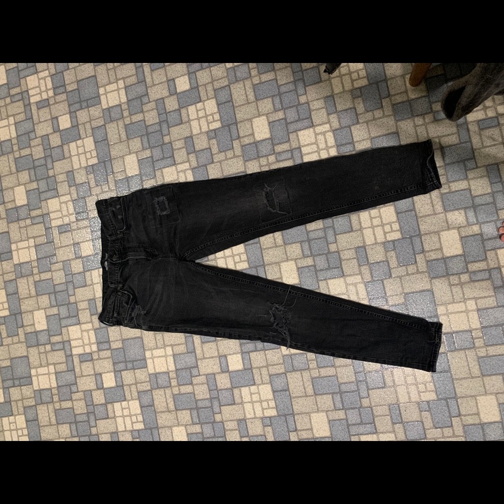 ripped black men’s jeans